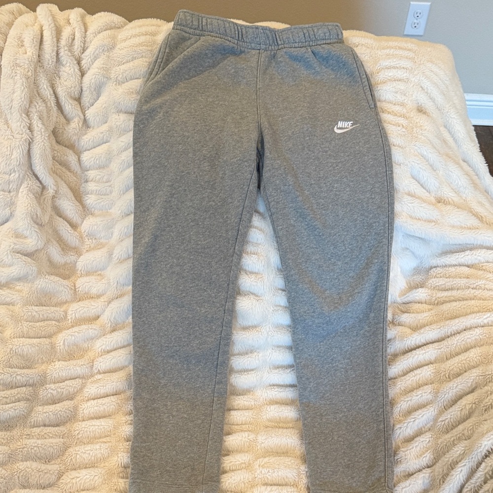 Gray Nike sweatpants size Small. Great condition no stains or tears